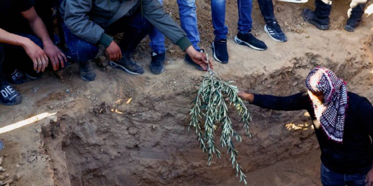 İsrail ordusundan itiraf: İsrailli rehineleri beyaz bayrak sallamalarına rağmen öldürdük