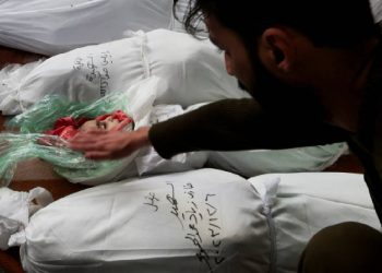 İsrail'in Han Yunus'a kara saldırısında şiddetli çatışmalar, 'güvenli' dediği güneydeki Refah'a bombardıman