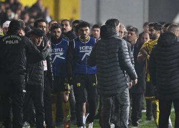 İstanbulspor Başkanı Sarıalioğlu'nun dün takımı sahadan çekmesi dünya basınında: "Utanç verici", "sansasyonel", "çılgınca"