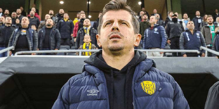 İstifa edeceği iddia edilmişti: Ankaragücü teknik direktörü görevinin başında olduğunu açıkladı