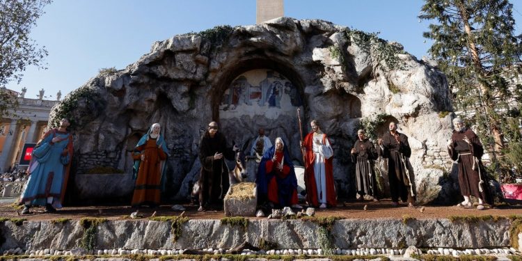 İtalya'da sağcı hükümetin 'kültür savaşları' eğitime sıçradı: Noel tasarısına 'din istismarı' tepkisi