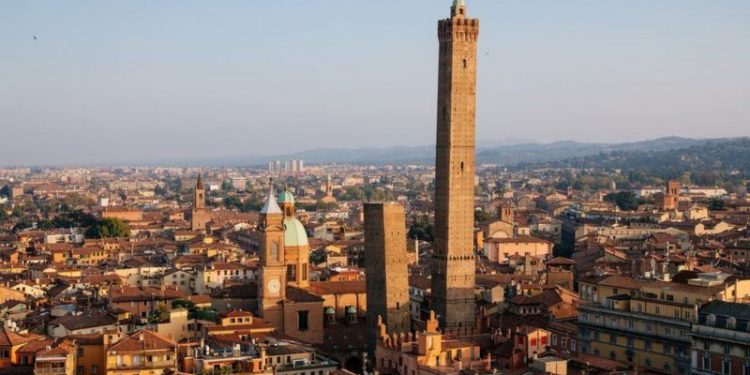 İtalya’nın Garisenda kulesinde çökme tehlikesi