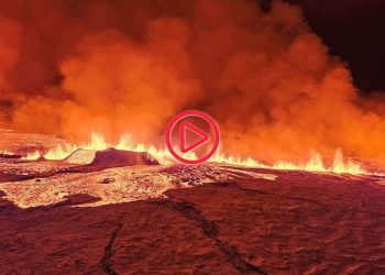 İzlanda'da haftalardır beklenen yanardağ patlaması başladı