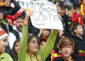 İzmirli çocuklar "Şehrimin Takımı"nın maçındaydı