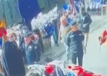 Kerkük'teki Lenge pazarında suikast: Kürt polis başından vuruldu