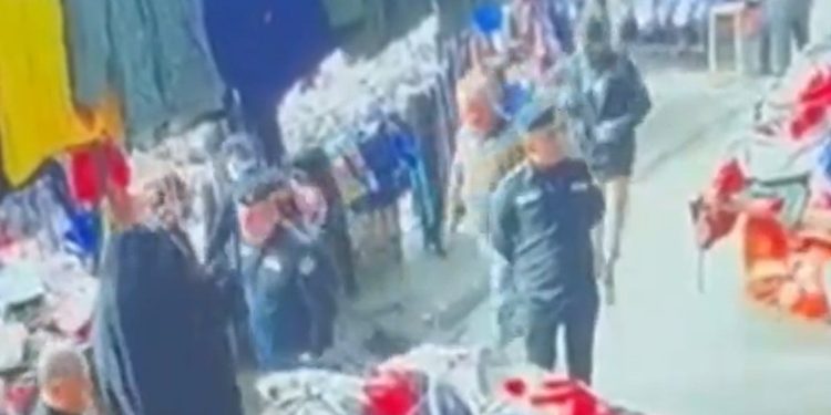 Kerkük'teki Lenge pazarında suikast: Kürt polis başından vuruldu