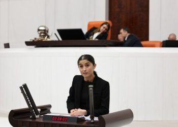 MEB Bakanı’na tepki göstererek Jineoloji Dergisi verdi