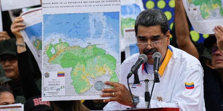 Maduro, komşunun Essequibo bölgesi için devlet petrol şirketine lisans verip komutan atadı