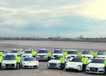 Mahfi Eğilmez: Trafik polisinin Mercedes'e bindiğini gören insanlar sizce enflasyonun düşeceğine inanır mı?
