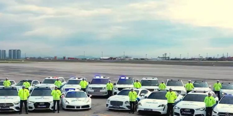 Mahfi Eğilmez: Trafik polisinin Mercedes'e bindiğini gören insanlar sizce enflasyonun düşeceğine inanır mı?