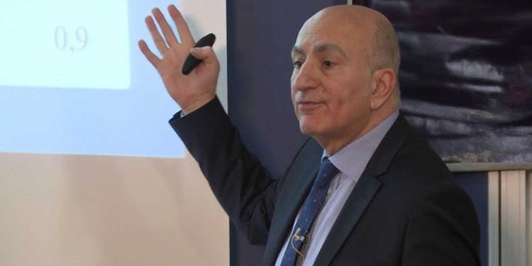 Mahfi Eğilmez'den enflasyonun düşeceğini bekleyenlere acı haber: Baz etkisiyle düştükten sonra yeniden yükselir