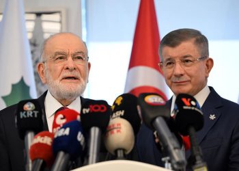 Meclis’teki Saadet-Gelecek grubu düştü