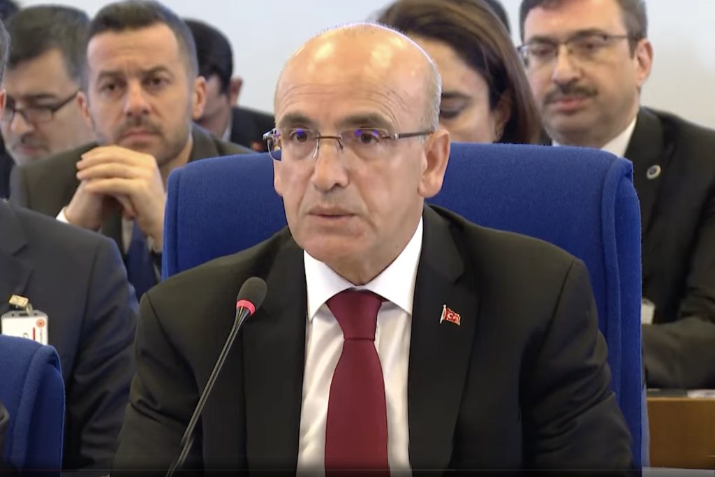 Mehmet Şimşek: TL’yi desteklemek için vergisel önlem olabilir