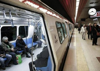 Metro İstanbul'dan hatırlatma: Şanlı takımlarımızı karşılayabilmeniz için hatlarımızda "Gece Metrosu" olduğunu hatırlatmak isteriz