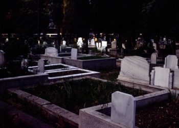 Mezar fiyatlarına dev zam