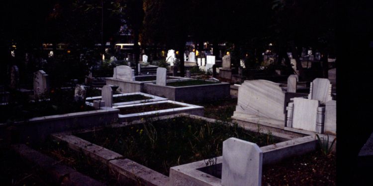 Mezar fiyatlarına dev zam