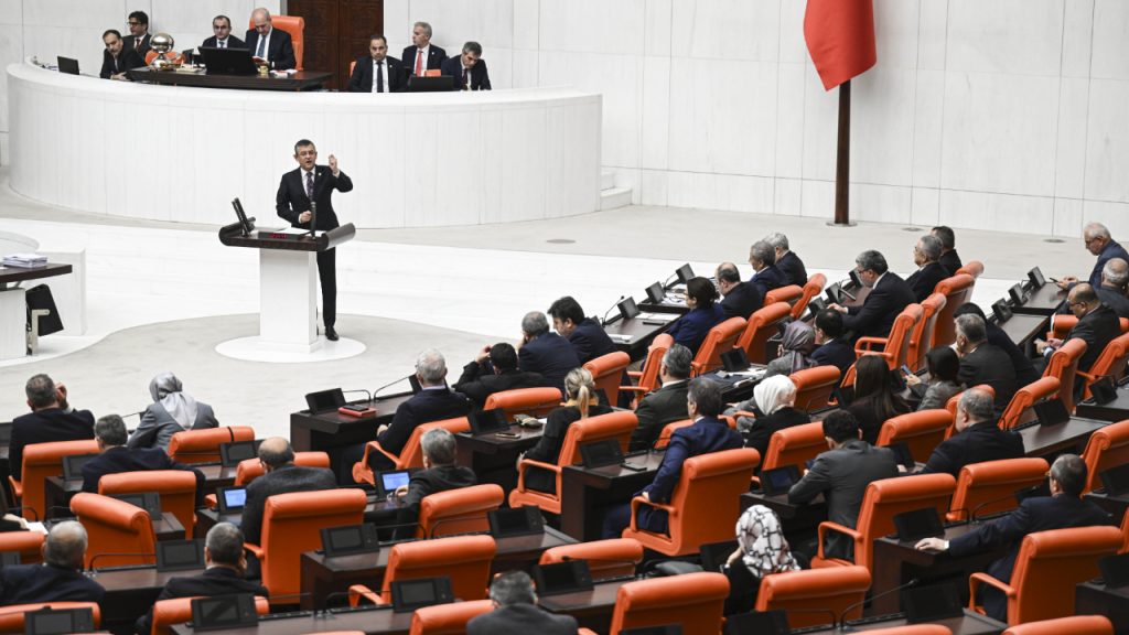 Numan Kurtulmuş ve CHP'li vekiller arasında gerginlik: 'AKP Grup Başkanvekili değilsiniz'