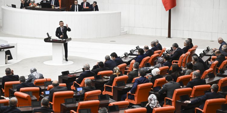 Numan Kurtulmuş ve CHP'li vekiller arasında gerginlik: 'AKP Grup Başkanvekili değilsiniz'