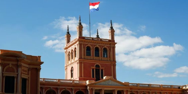 Olmayan ülke ile anlaşma imzalayan Paraguaylı yetkili istifa etti