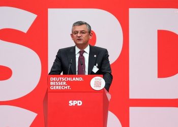 SPD’nin en “Özel” konuğu konuşuyor: “Liebe genossen der SPD!“
