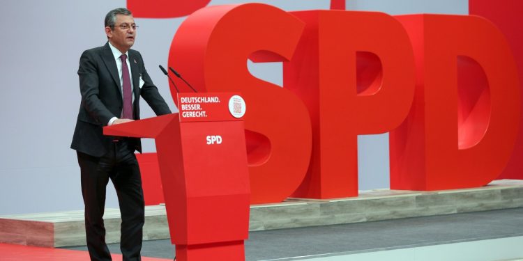 Özgür Özel: Neoliberal anlayışın yerine sosyal demokrat bir ekonomik düzen inşa etmeliyiz