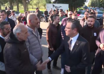 Özgür Özel, Şehit Er Enis Budak'ın Manisa'daki cenazesine katıldı