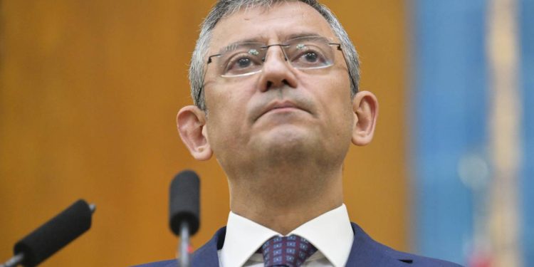 Özgür Özel, yerel seçim için ilk adayını açıkladı