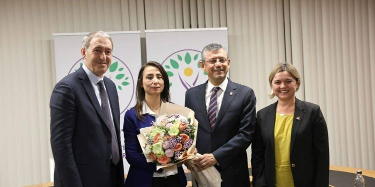 Özgür Özel'den DEM Partisi'ne ziyaret: Liderler ortak basın toplantısında konuştu