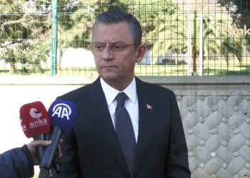 Özgür Özel'den Ömer Çelik'e yanıt: Ezberi bozulduğu için ne diyeceğini şaşırmış