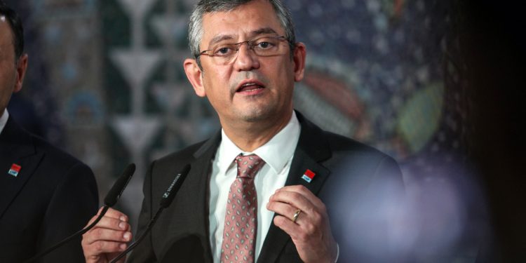 Özgür Özel'den Süper Kupa açıklaması: Suç, 'Her şeyi ben bilirim' diyen Erdoğan'da