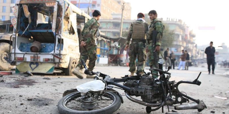 Pakistan'da intihar saldırısı: 25 asker ve 27 militan öldü