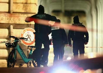 Paris'te bıçaklı saldırı: Alman bir turist öldü