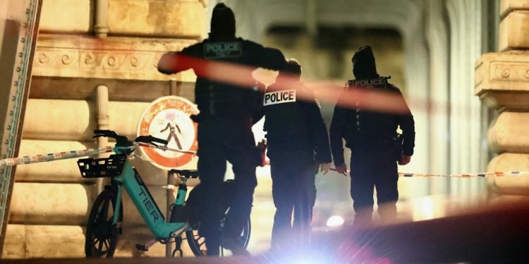 Paris'te bıçaklı saldırı: Alman bir turist öldü