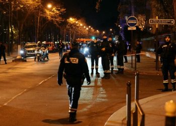 Paris'te turistlere yönelik bıçaklı çekiçli saldırı: Bir ölü, iki yaralı