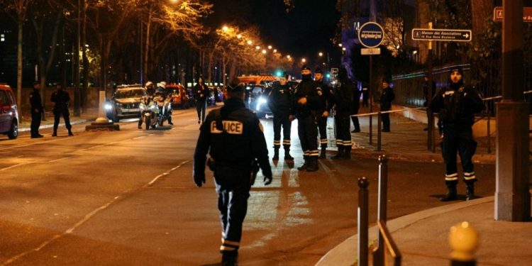 Paris'te turistlere yönelik bıçaklı çekiçli saldırı: Bir ölü, iki yaralı