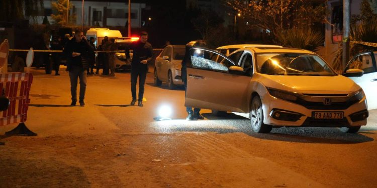 Park halindeki araca kurşun yağdırdılar: 1 ölü, 1 ağır yaralı