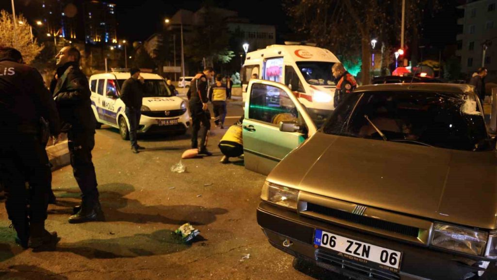 Polisin "dur" ihtarına uymayıp kaçan araç takla attı: 3 yaralı