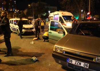 Polisin "dur" ihtarına uymayıp kaçan araç takla attı: 3 yaralı