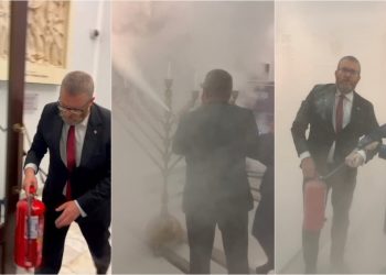 Polonya parlamentosunda antisemitist saldırı: Irkçı vekil, Hanuka mumlarını yangın tüpüyle söndürdü
