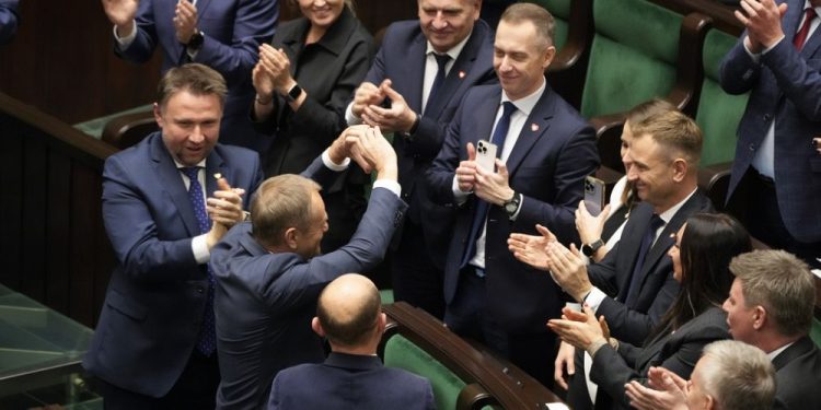 Polonya'da muhafazakar partisinin sekiz yıllık iktidarı sona erdi