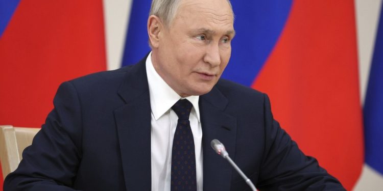 Putin: Barış ancak Ukrayna'nın silahsızlandırılması ile mümkün