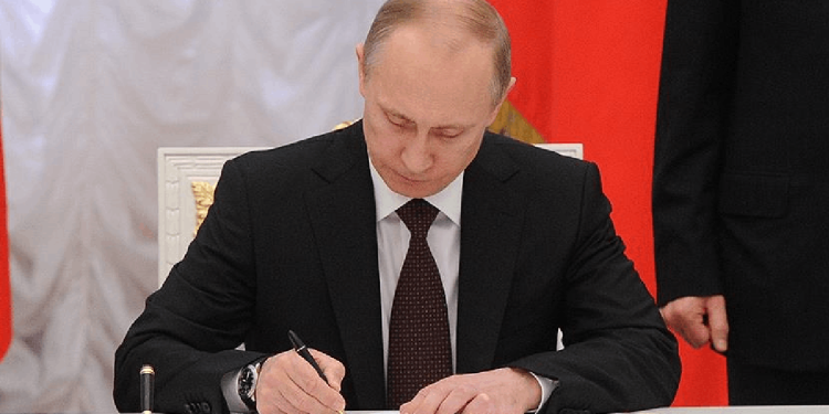 Putin'den "dost olmayan ülkeler" ile vergi anlaşmalarını kısmen iptal eden yasaya onay