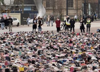 ROTTERDAM | Gazze’de öldürülen çocuklar anısına ayakkabılar sergilendi 