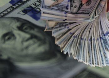 Reuters'tan dikkat çeken Dolar/TL tahmini: 1 dolar gelecek yıl kaç TL olacak?