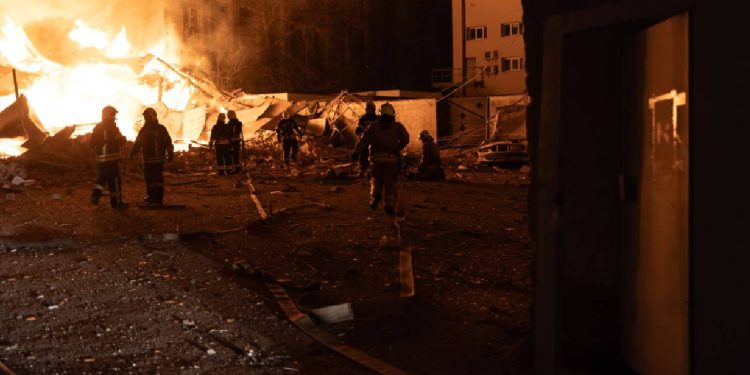 Rusya'dan Ukrayna'ya füze saldırısı: 30 kişi yaşamını yitirdi