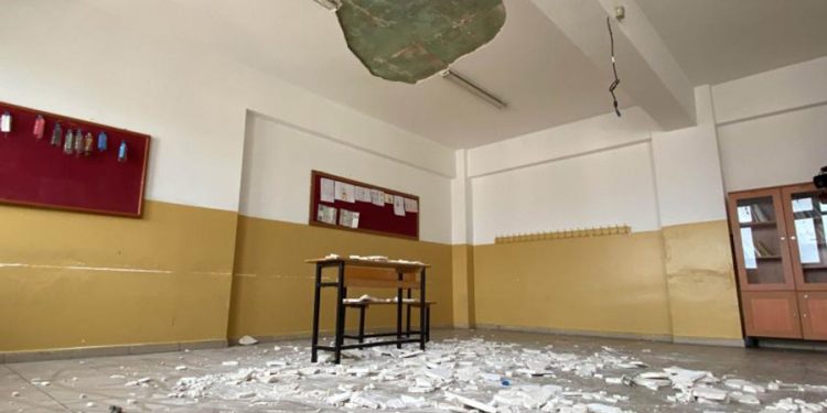 Samsun’da ders işlenirken sınıfın tavan sıvası düştü: 7 öğrenci yaralı
