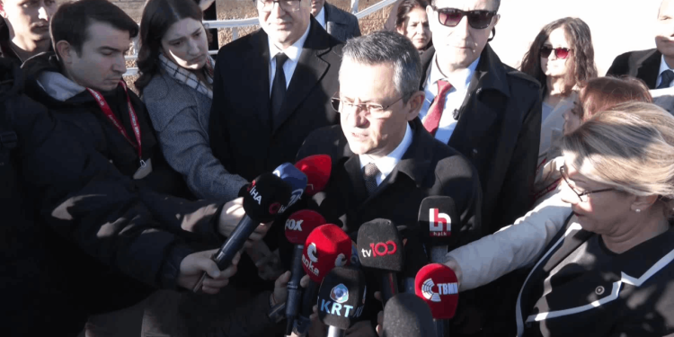 Şehit cenazesinde yaşanan provokasyona ilişkin konuştu: CHP lideri Özel: 'Ne benim ne CHP’nin geriye atacak bir tek adımı yoktur'