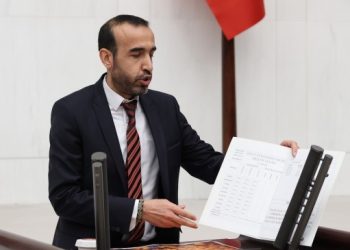 Şenyaşar’dan AKP’ye karne: Yolsuzluk, yoksulluk ve yasak derslerinde 100 aldınız