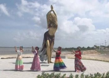 Shakira'nın heykeli dikildi: "Kalçaları yalan söylemez"