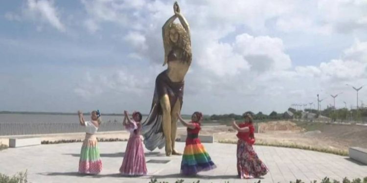 Shakira'nın heykeli dikildi: "Kalçaları yalan söylemez"